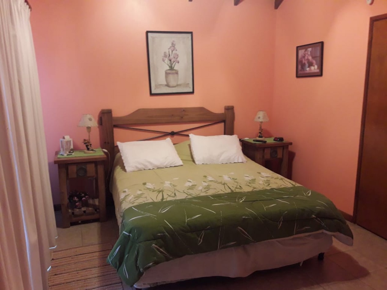 AMPLIA CASA EN CARILO CON PILETA Y JACUZZI EXTERIOR