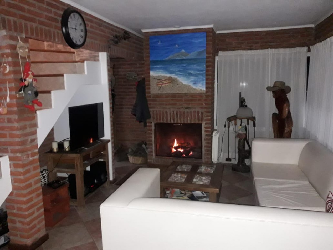 AMPLIA CASA EN CARILO CON PILETA Y JACUZZI EXTERIOR