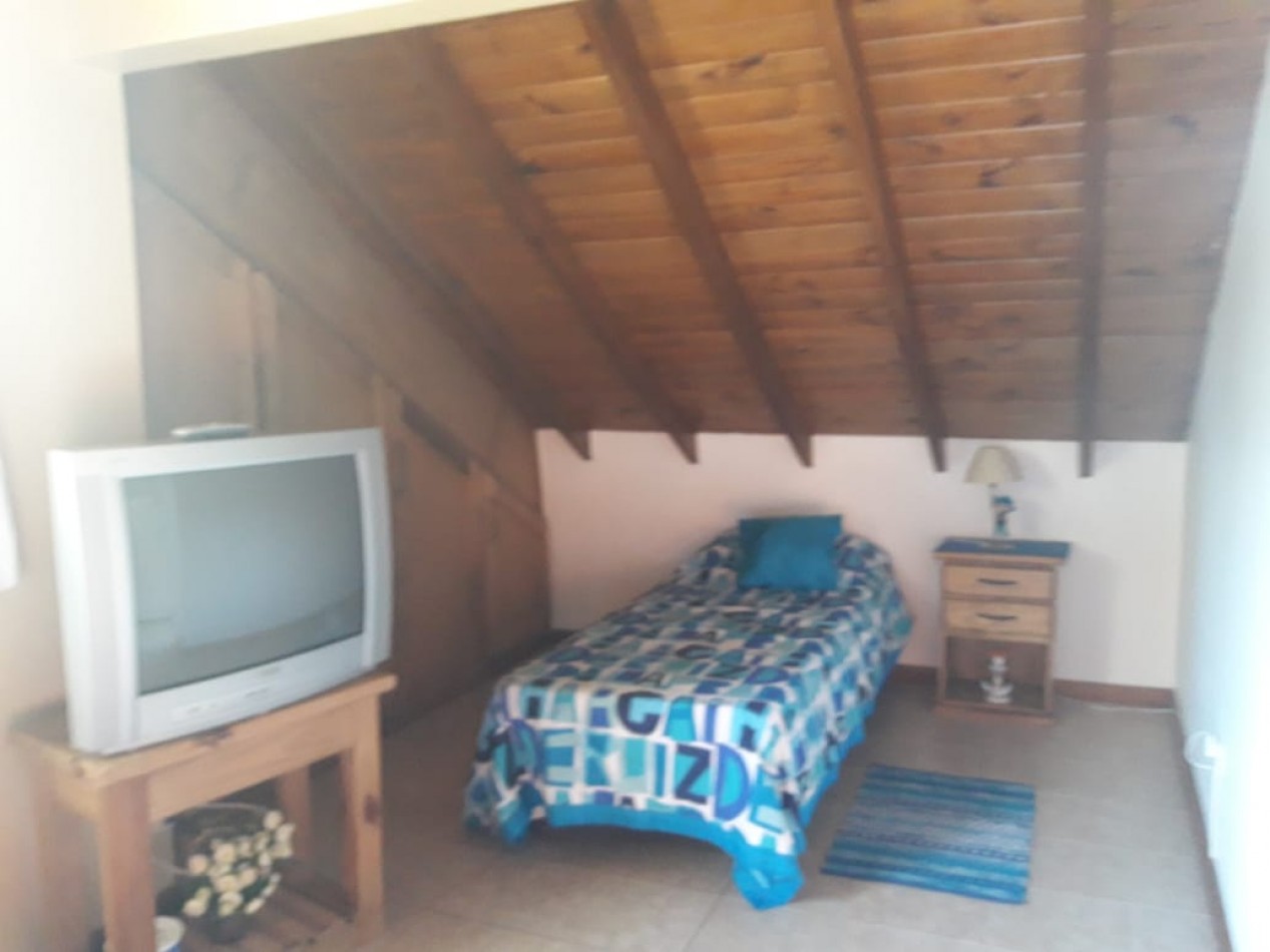 AMPLIA CASA EN CARILO CON PILETA Y JACUZZI EXTERIOR