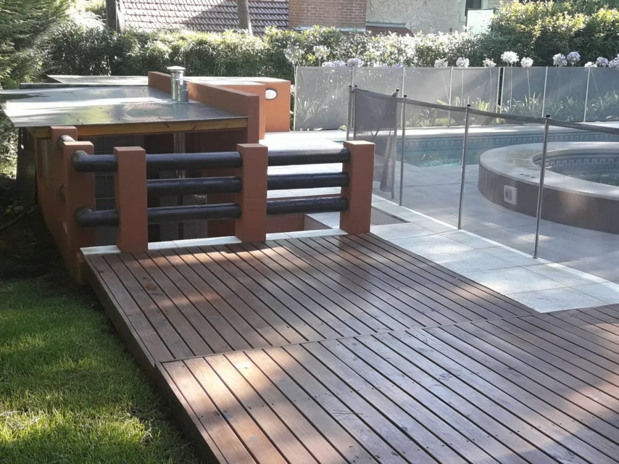 AMPLIA CASA EN CARILO CON PILETA Y JACUZZI EXTERIOR