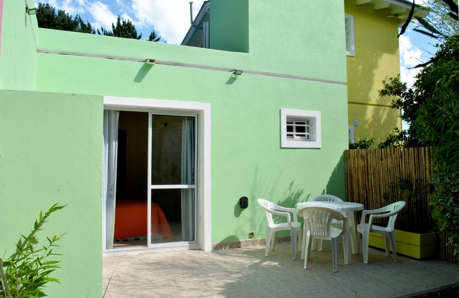 COMPLEJO DE 5 DEPARTAMENTOS A UNA CUADRA Y MEDIA DEL MAR