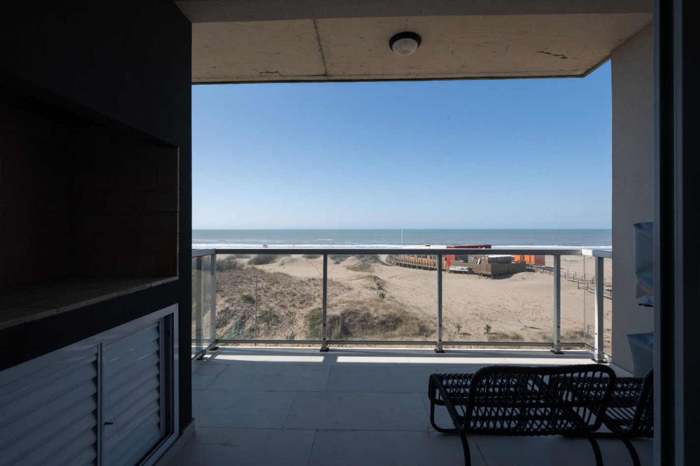 DEPARTAMENTO FRENTE AL MAR CON PILETA Y COCHERA CUBIERTA