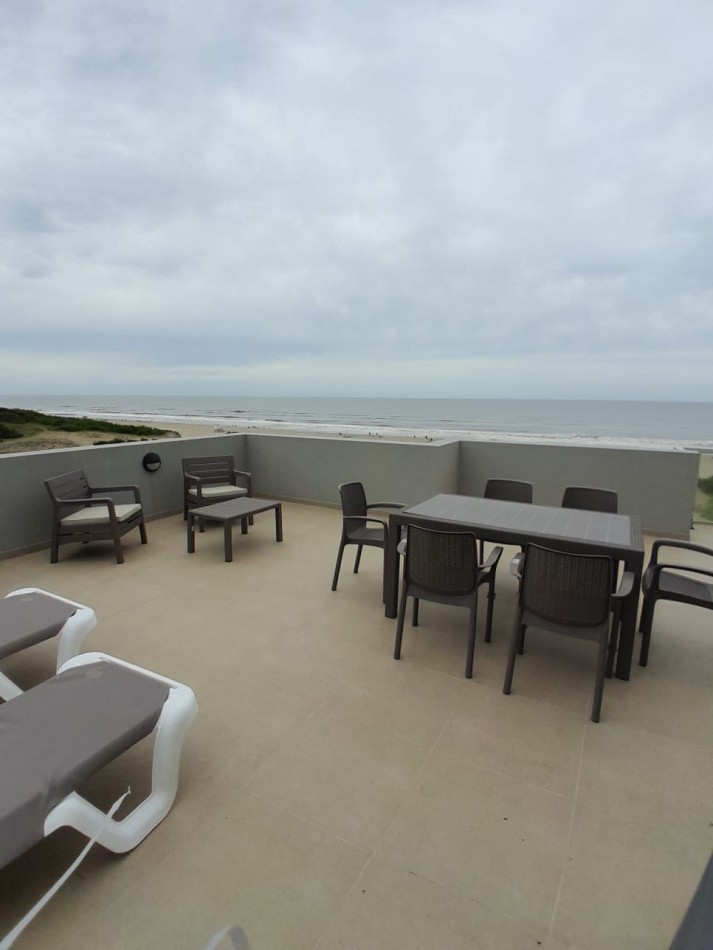 DEPARTAMENTO FRENTE AL MAR CON TERRAZA DE 90m²