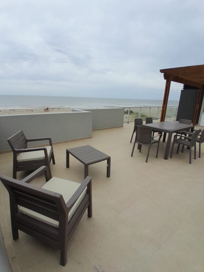 DEPARTAMENTO FRENTE AL MAR CON TERRAZA DE 90m²