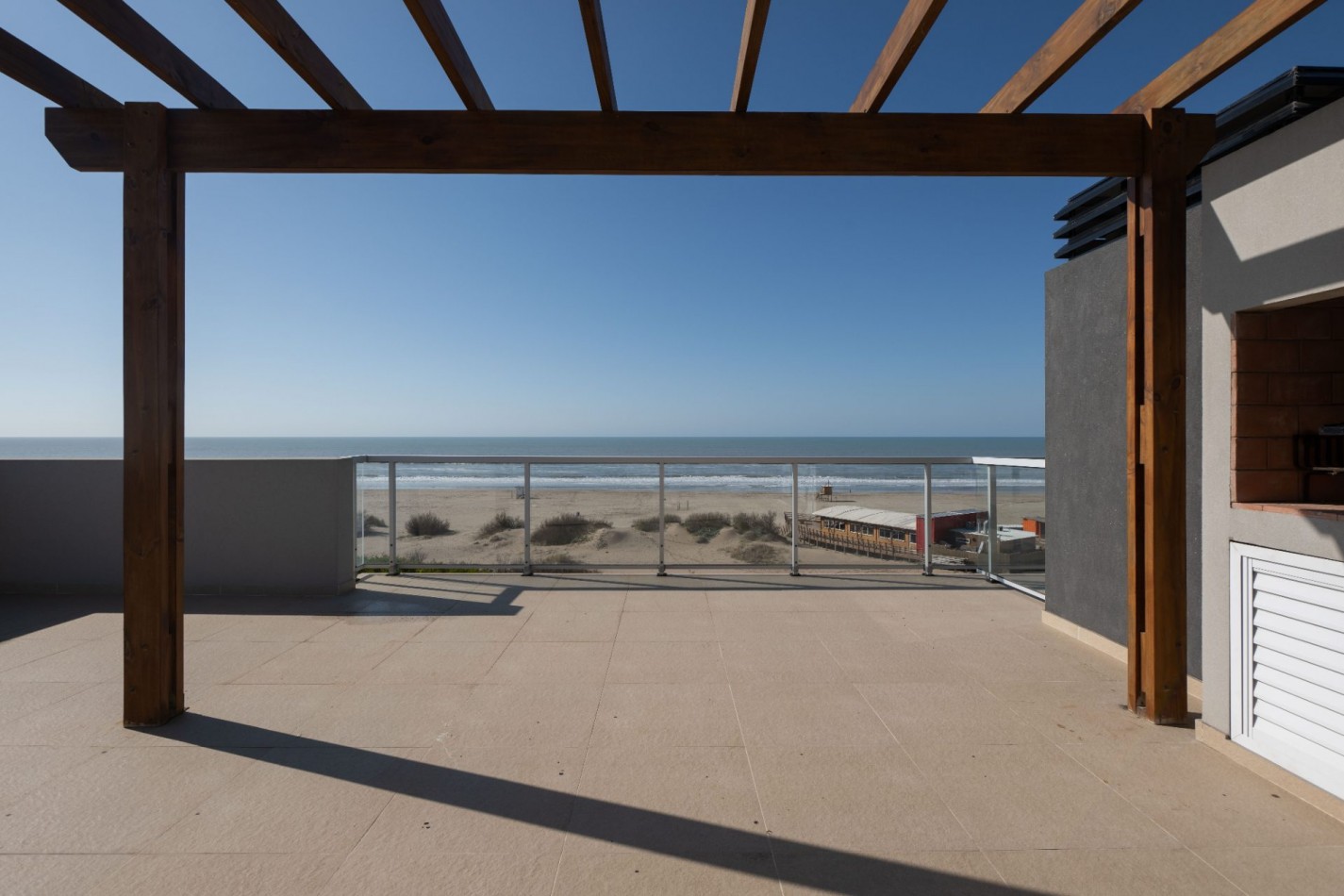DEPARTAMENTO FRENTE AL MAR CON TERRAZA DE 90m²