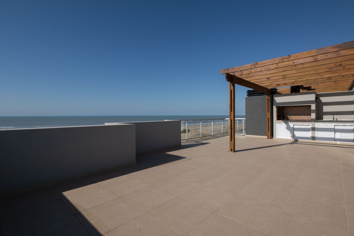 DEPARTAMENTO FRENTE AL MAR CON TERRAZA DE 90m²
