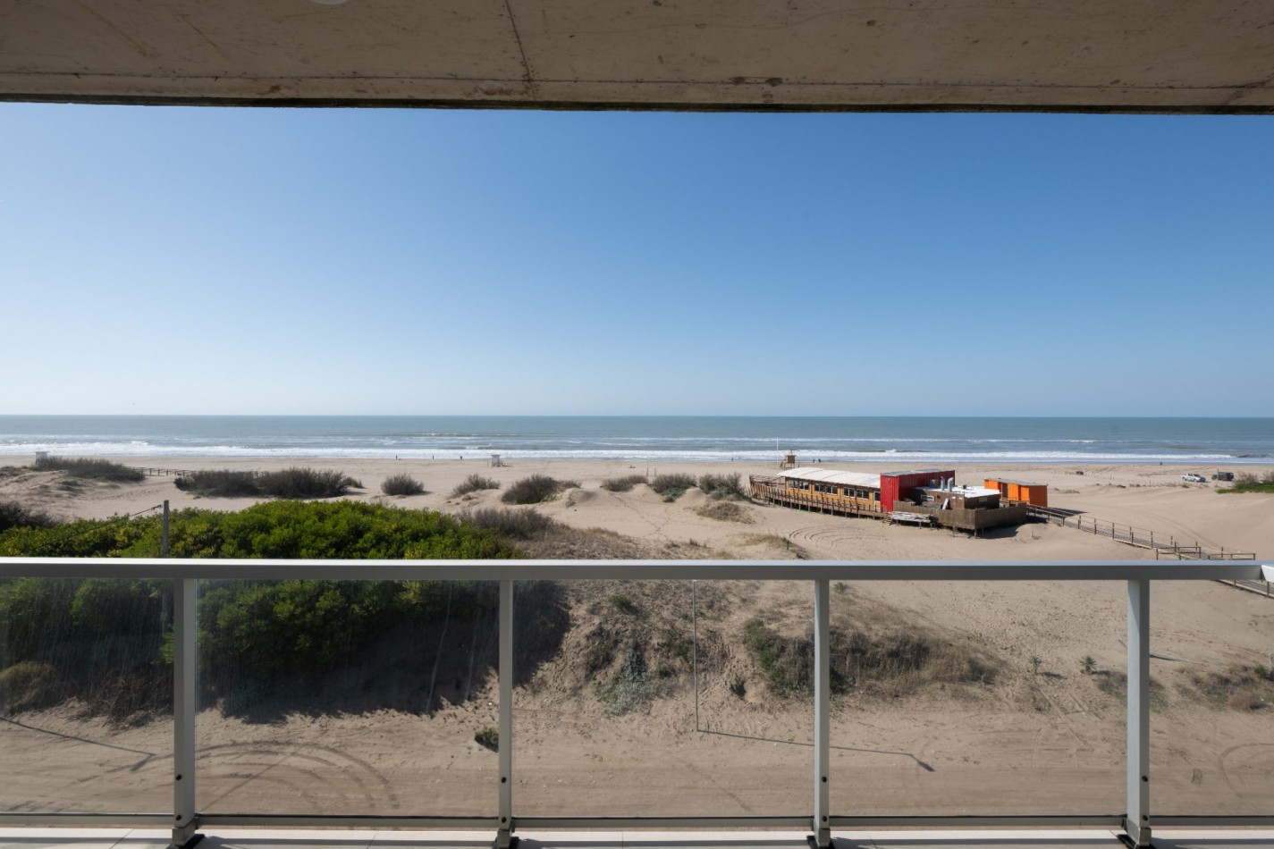 DEPARTAMENTO FRENTE AL MAR CON TERRAZA DE 90m²