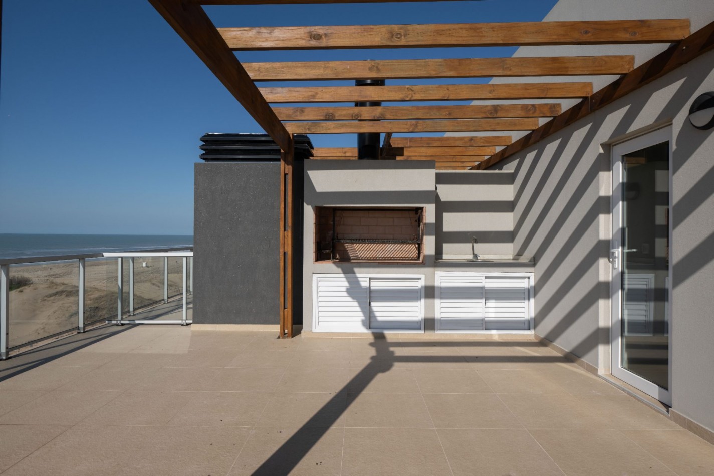 DEPARTAMENTO FRENTE AL MAR CON TERRAZA DE 90m²