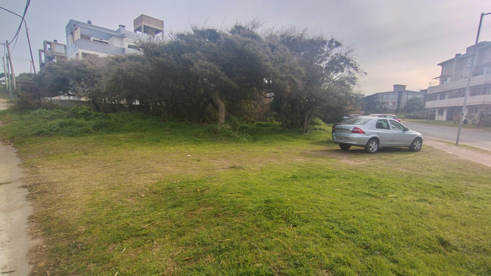 LOTE EN ESQUINA A 2 CUADRAS DEL MAR | 843 M² CONSTRUIBLES
