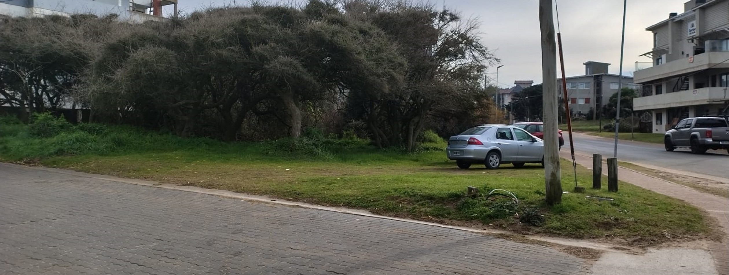 LOTE EN ESQUINA A 2 CUADRAS DEL MAR | 843 M² CONSTRUIBLES