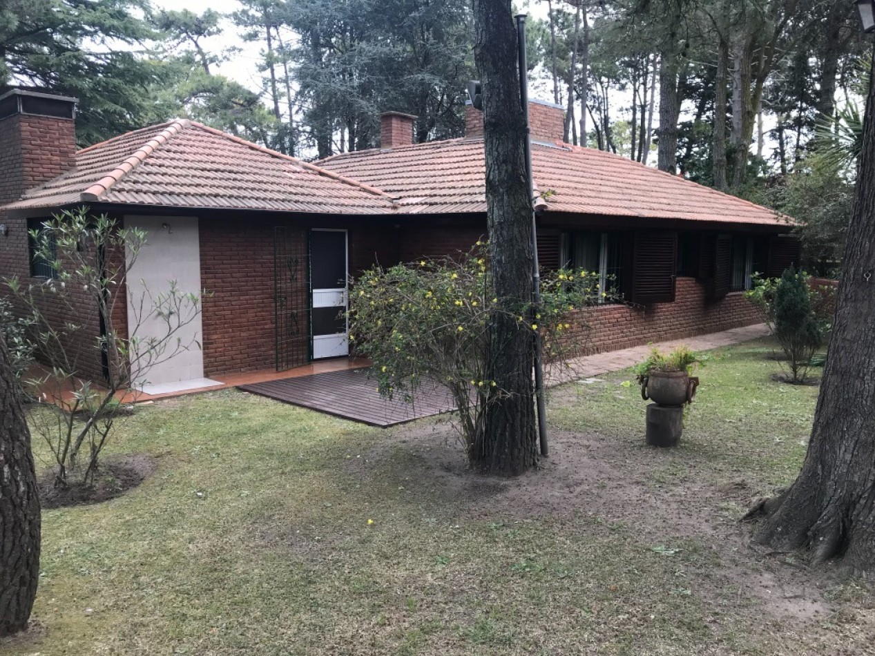 CASA EN AV. SHAW AL 1400 P/5 PERSONAS.