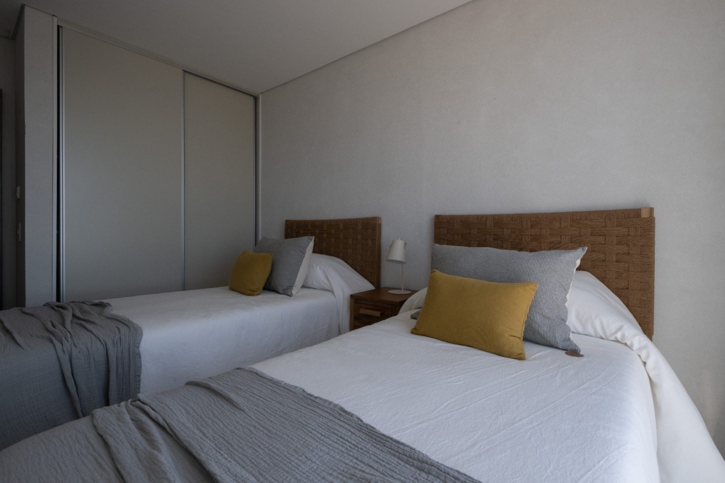 DEPARTAMENTO FRENTE AL MAR CON TERRAZA DE 90m²