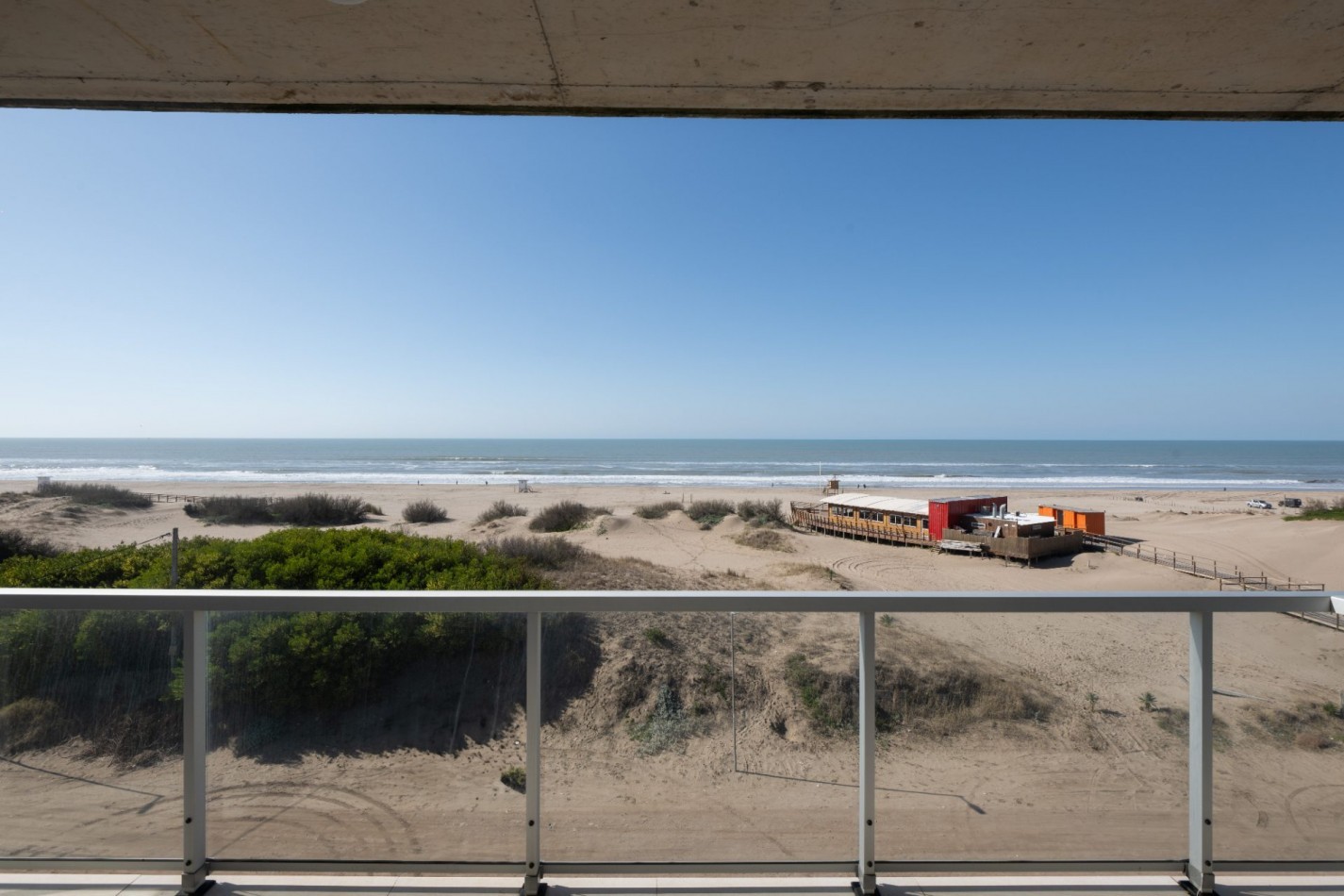 DEPARTAMENTO FRENTE AL MAR CON TERRAZA DE 90m²
