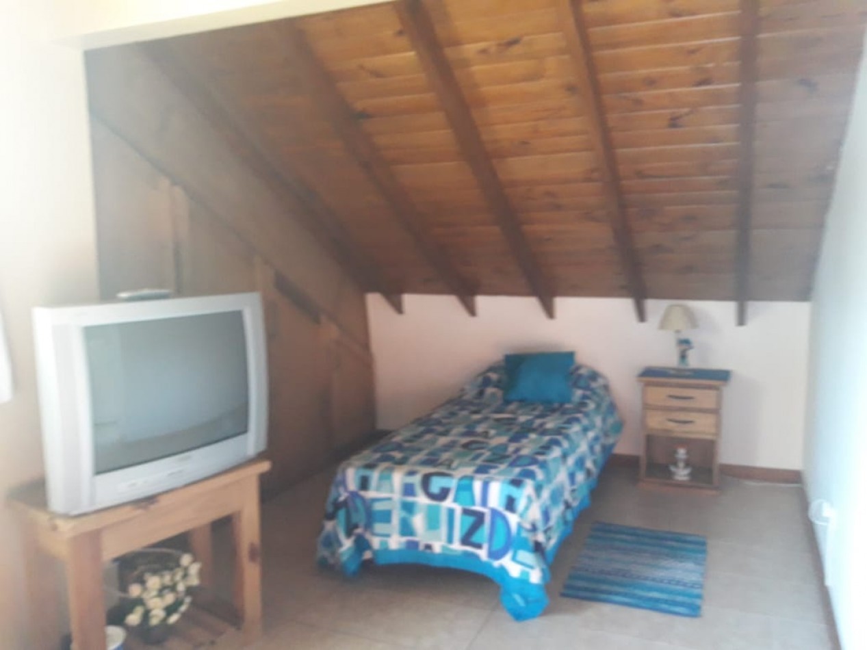 AMPLIA CASA EN CARILO CON PILETA Y JACUZZI EXTERIOR
