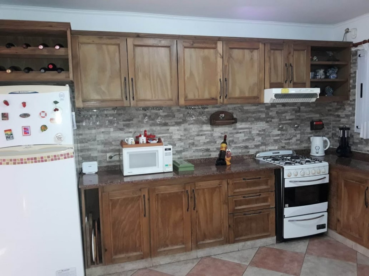 AMPLIA CASA EN CARILO CON PILETA Y JACUZZI EXTERIOR