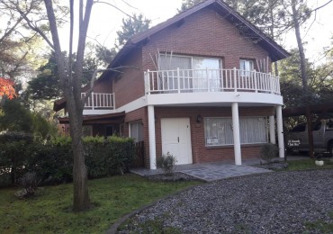 AMPLIA CASA EN CARILO CON PILETA Y JACUZZI EXTERIOR