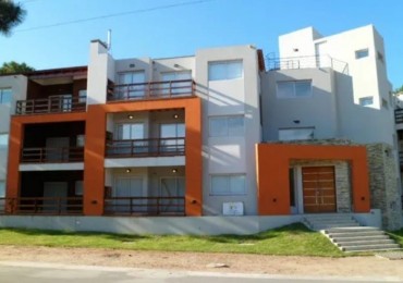 DEPARTAMENTO DE 3 AMBIENTES CON PARRILLA, PILETA Y COCHERA 
